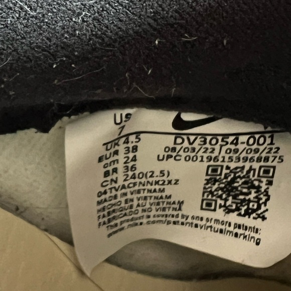 Dunks - Picture 3 of 3